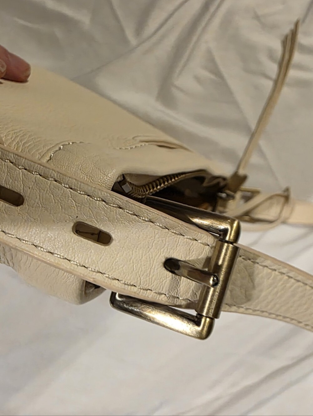 NWOT HOBO Classic Cream Crossbody Shoulder Bag - Picture 5 of 9